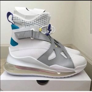 Worn once . Wmns Jordan Air Latitude 720